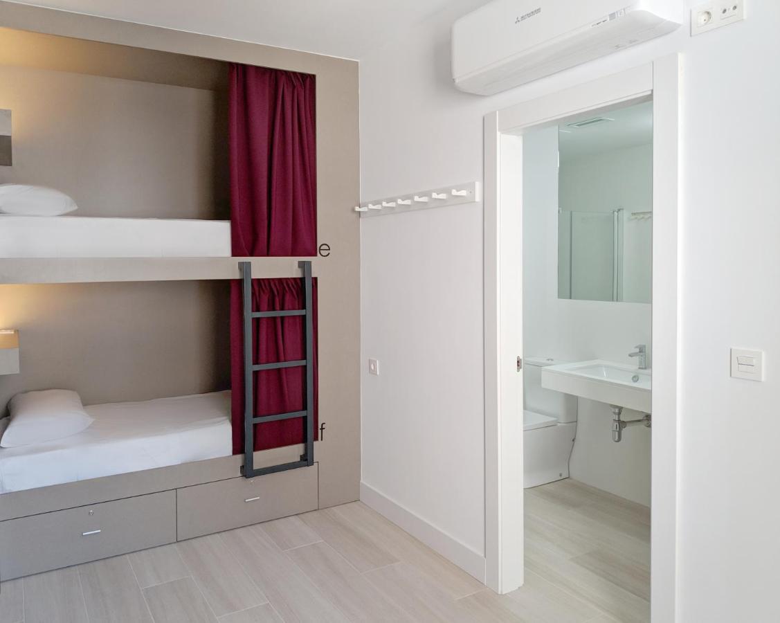 Bed 6-Bed Female Dormitory Room